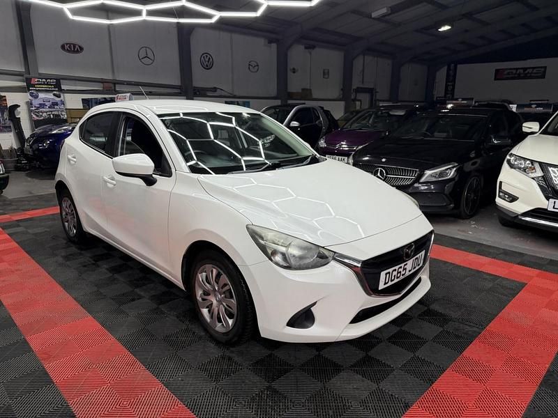 Used Mazda 2 2015 White Hatchback