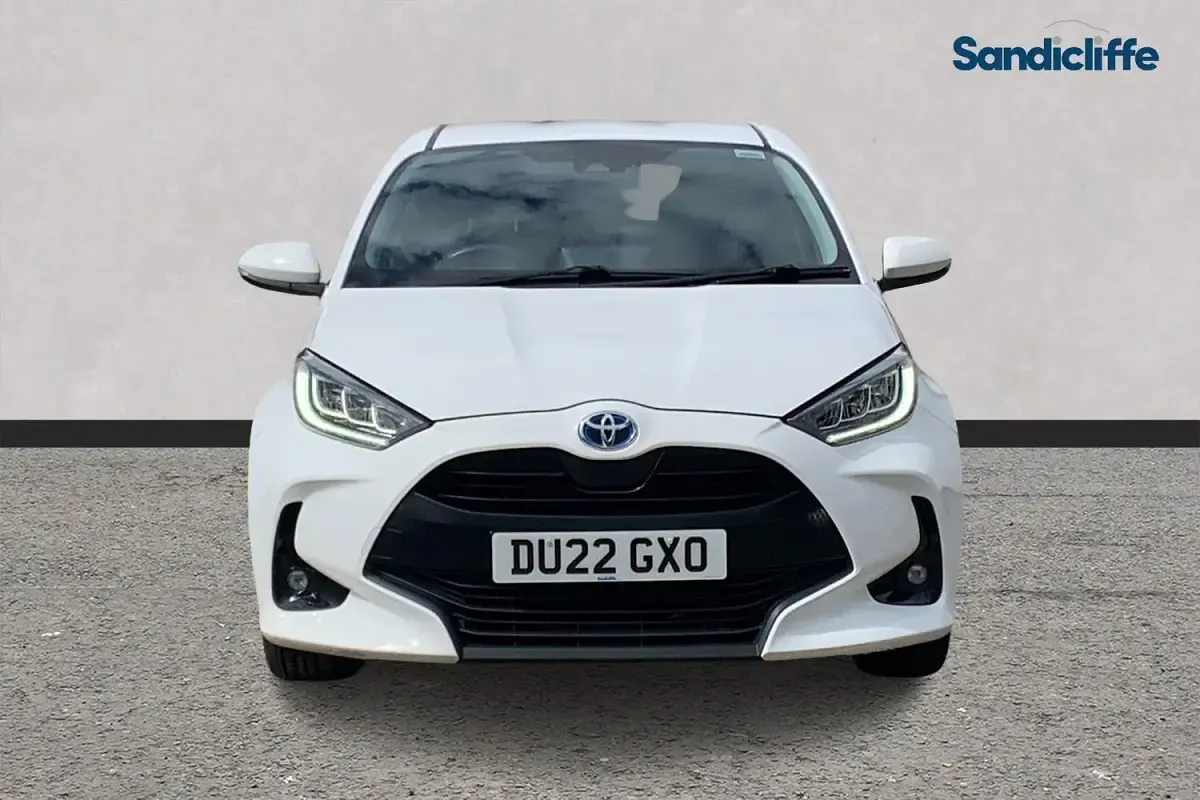 Second-hand Toyota Yaris Hybrid Design 116 CP (85 kW) 2024 Alb Hatchback
