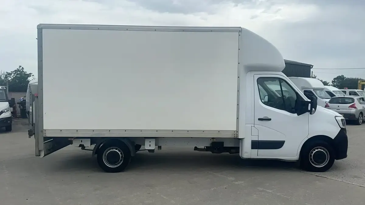 Used Renault Master Business 130 HP (95 kW) 2023 White MPV