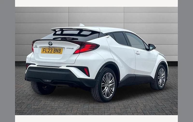Used Toyota C-HR 122 HP (89 kW) 2023 White SUV