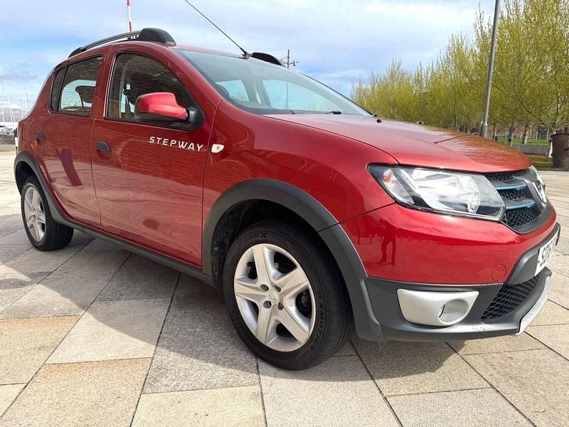 Used Dacia Sandero Lauréate 90 HP (66 kW) 2016 Red Hatchback