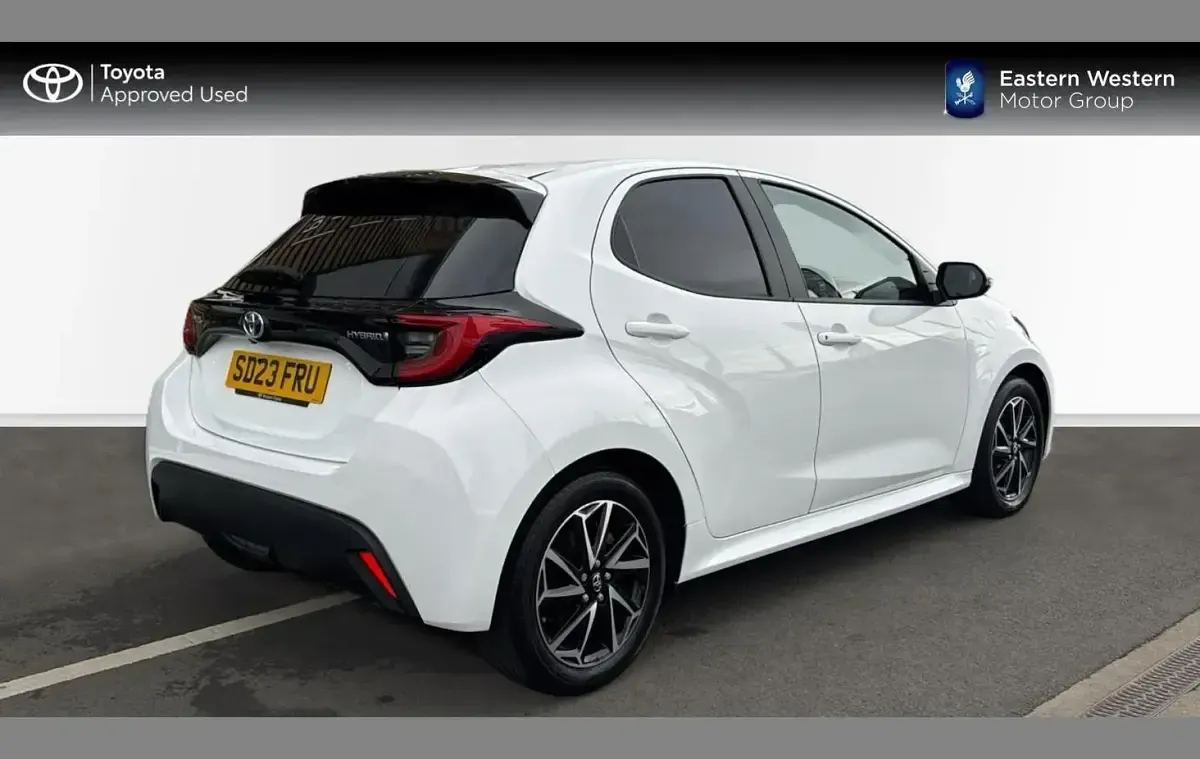 Used Toyota Yaris Design 113 HP (83 kW) 2023 White Hatchback