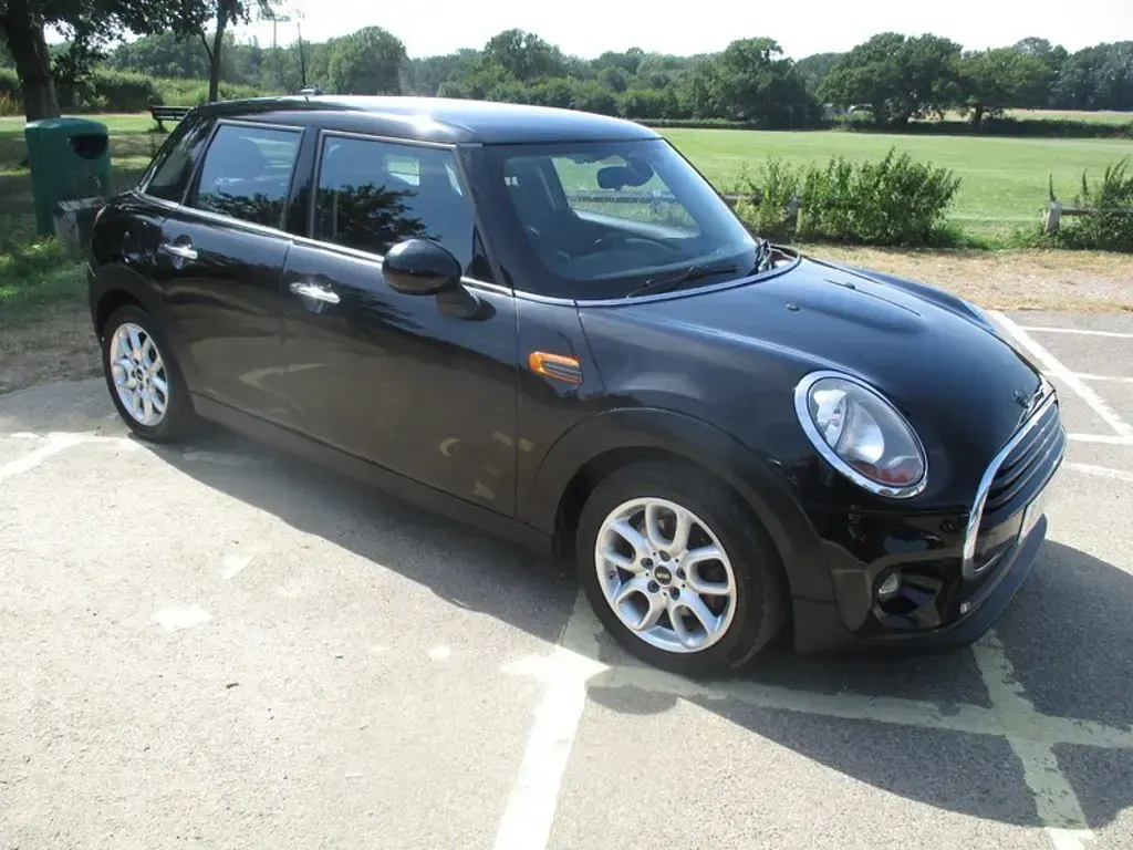 Used Mini Cooper D 116 HP (85 kW) 2016 Black Hatchback