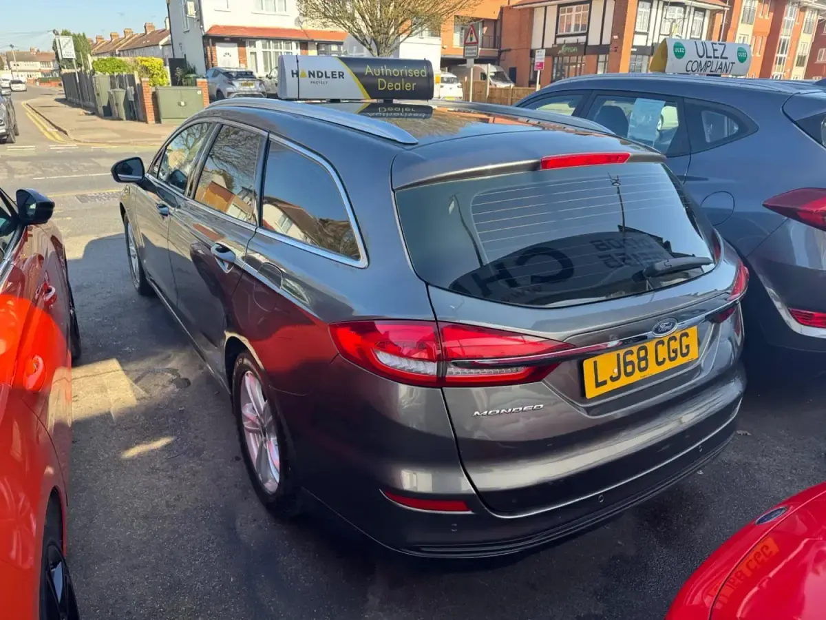 Usado Ford Mondeo Zetec 160 CV (117 kW) 2018 Gris Familiar