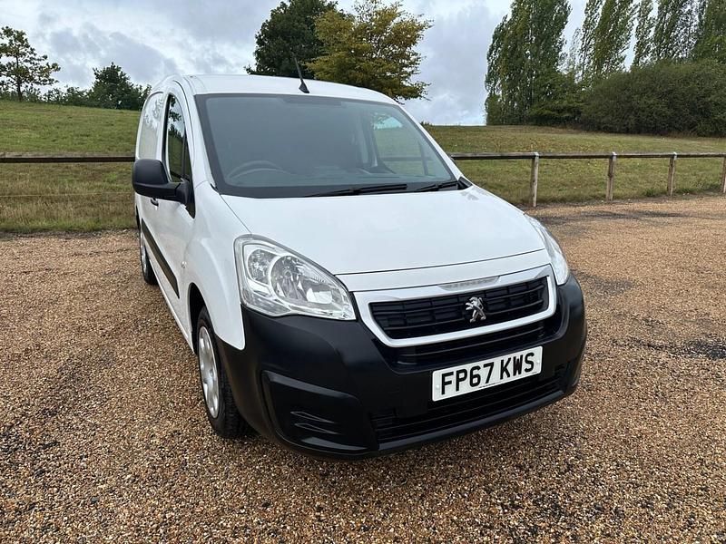 White Used 2017 Peugeot Partner MPV | £7,675 (Fair price) - Image 1/4