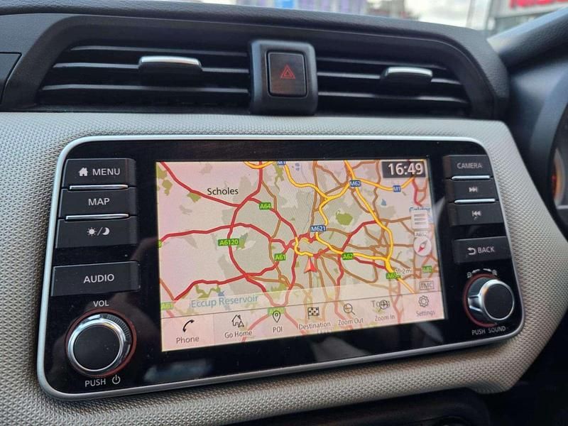 Used Nissan Micra Acenta 90 HP (66 kW) 2019 White Hatchback