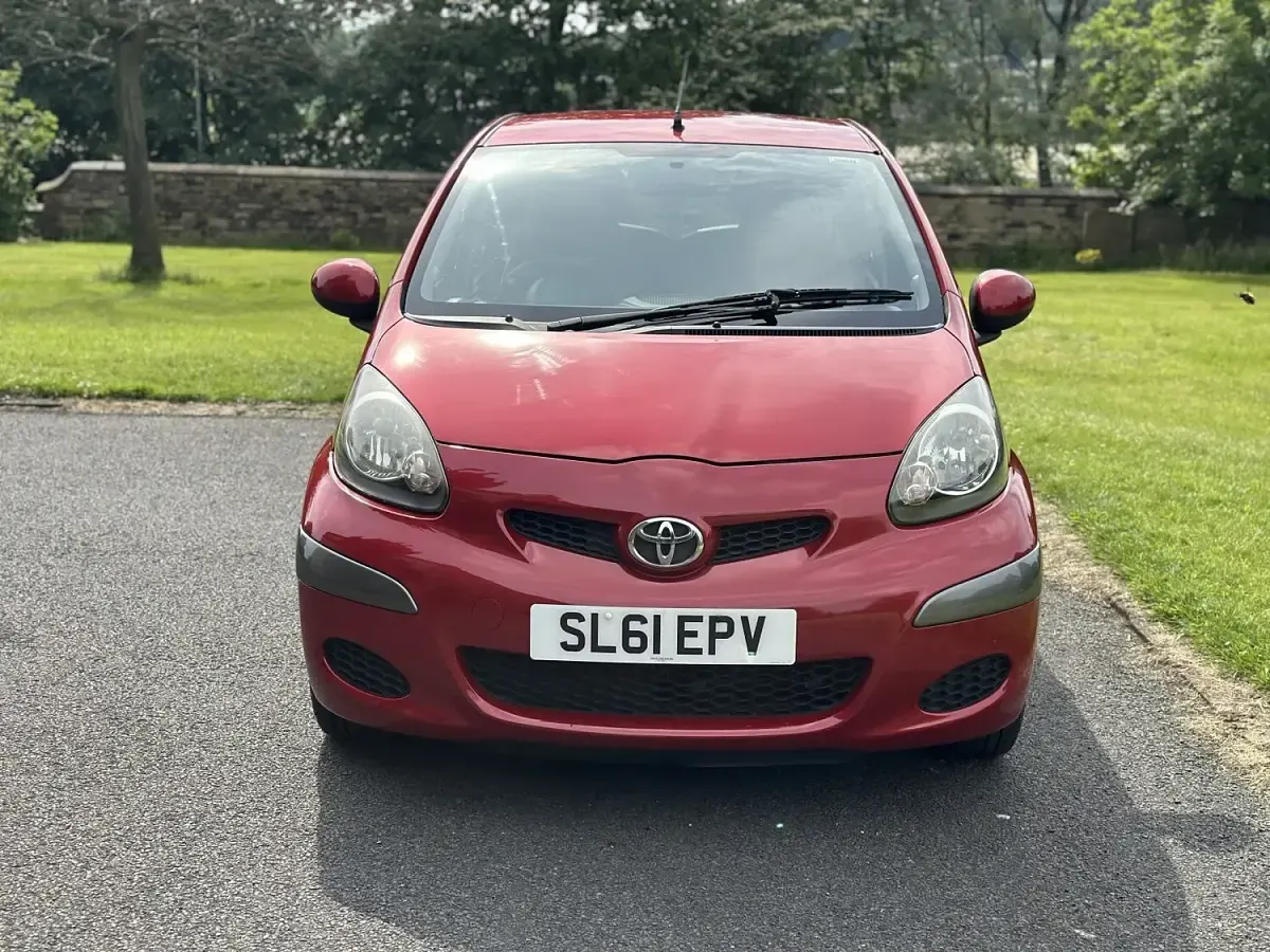 Used Toyota Aygo 68 HP (50 kW) 2011 Red Hatchback
