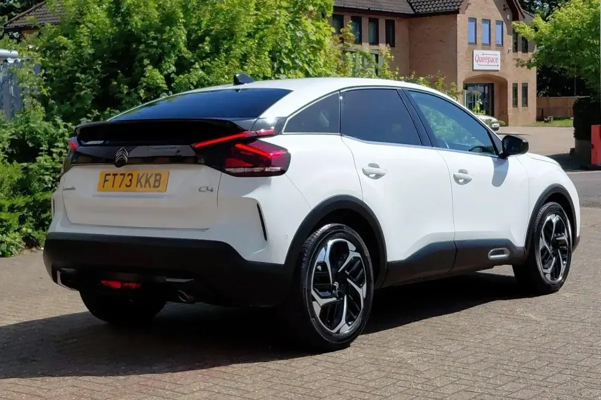 Used Citroën C4 PureTech 128 HP (94 kW) 2023 White SUV