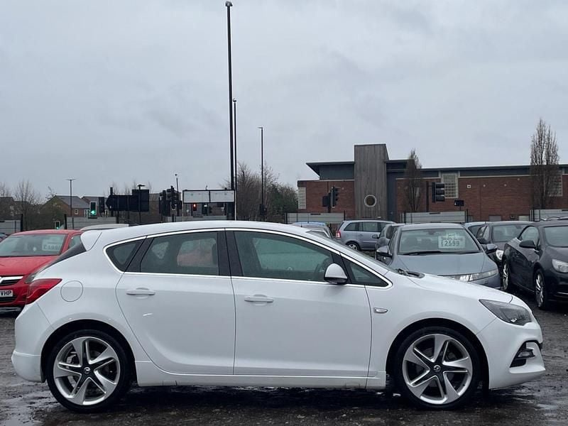 Used Vauxhall Astra Edition 2014 White Hatchback
