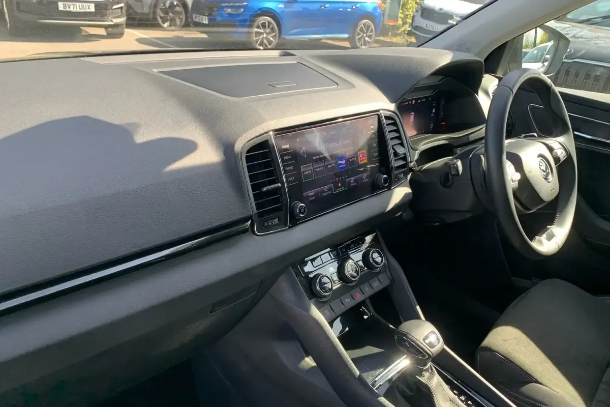 Gebraucht Skoda Karoq SE L 150 PS (110 kW) 2024 Schwarz SUV