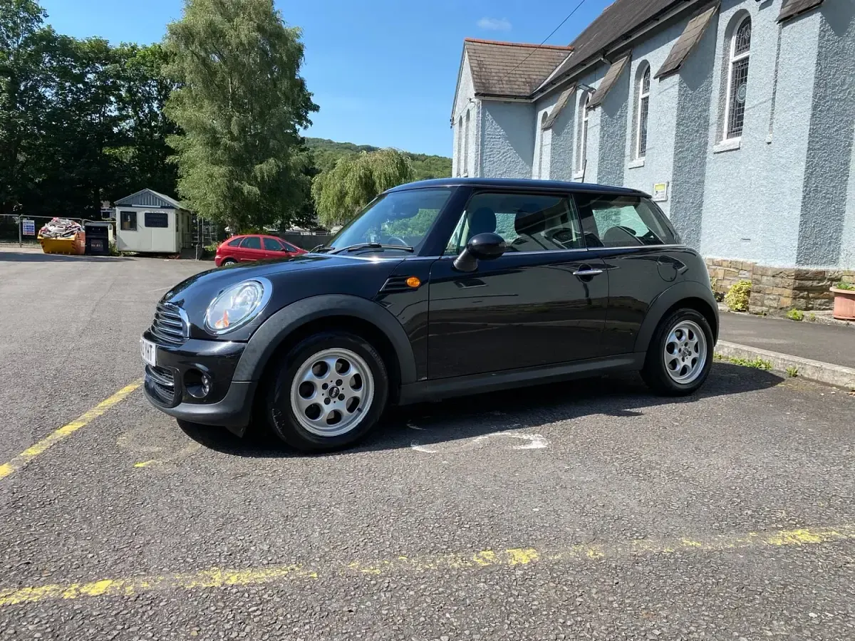 Used Mini Cooper Hatch 122 HP (89 kW) 2013 Black Hatchback