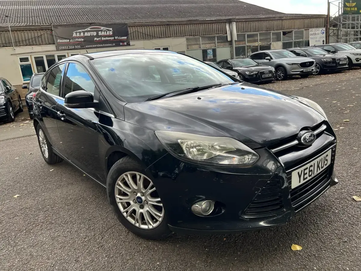 Used Ford Focus Titanium 138 HP (101 kW) 2011 Black Hatchback