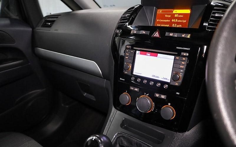 Used Vauxhall Zafira Design Edition 110 HP (80 kW) 2013 Red MPV