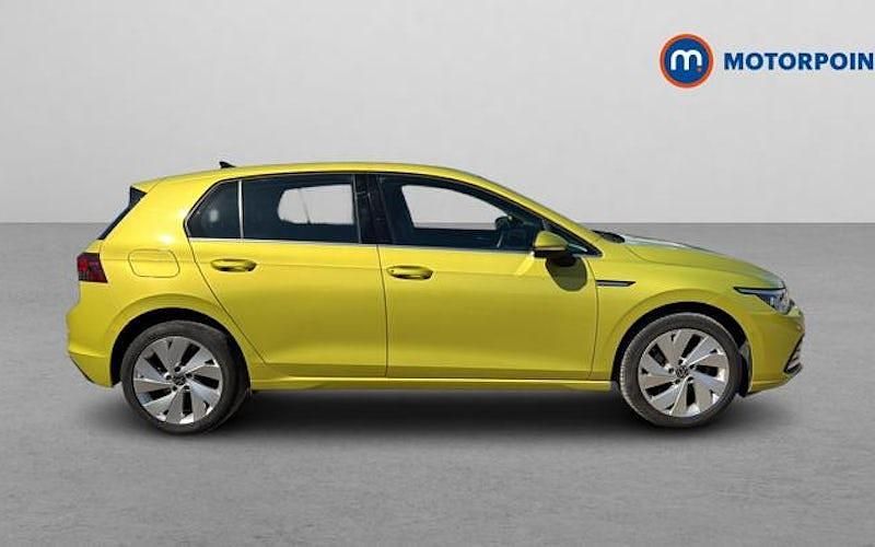 Second-hand VW Golf VII Style 150 CP (110 kW) 2020 Galben Hatchback