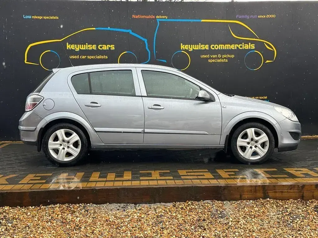 Used Vauxhall Astra Active 110 HP (80 kW) 2009 Silver Hatchback