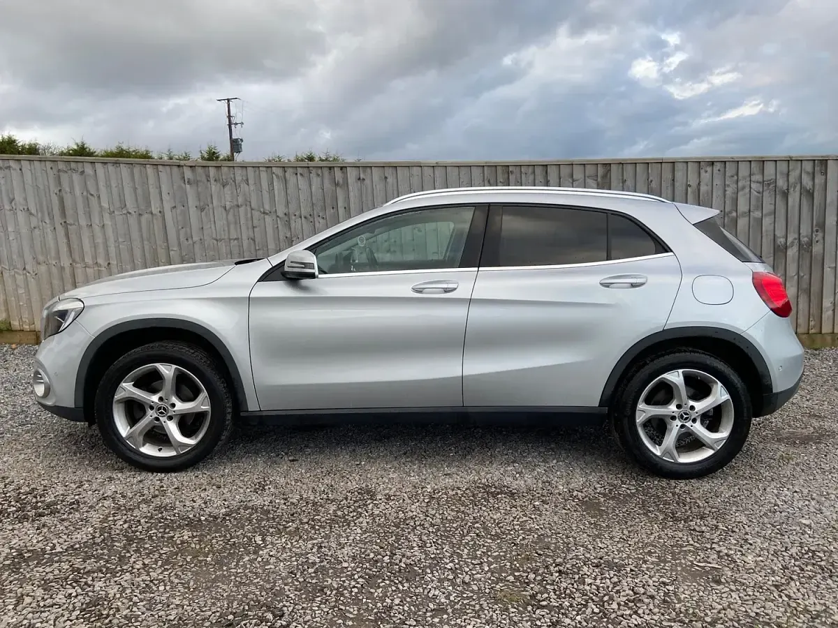 Used Mercedes GLA200 Executive 156 HP (114 kW) 2018 Silver SUV