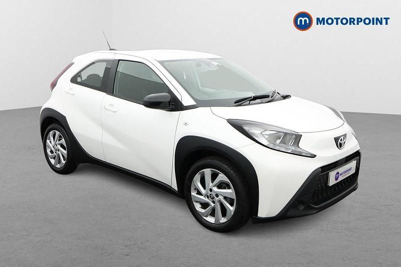 White Used 2022 Toyota Aygo X PURE SUV | £11,999 (Good price) - Image 1/4