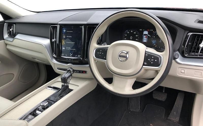 Used Volvo XC60 Momentum 250 HP (183 kW) 2019 Black SUV