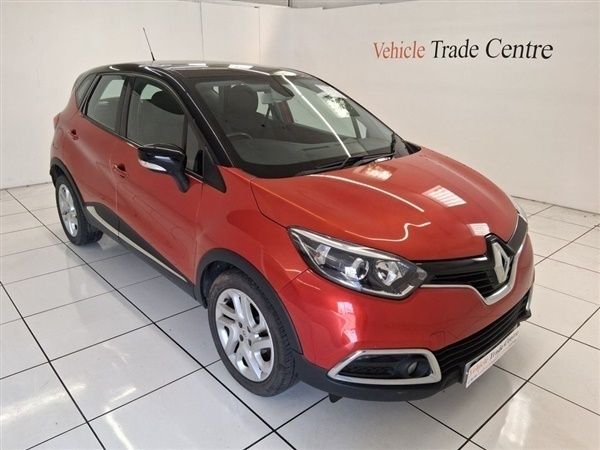 Red/black Used 2016 Renault Captur Dynamique SUV | £6,994 (Fair price) - Image 1/1