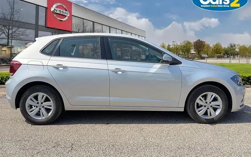 Used VW Polo SE 75 HP (55 kW) 2018 Silver Hatchback