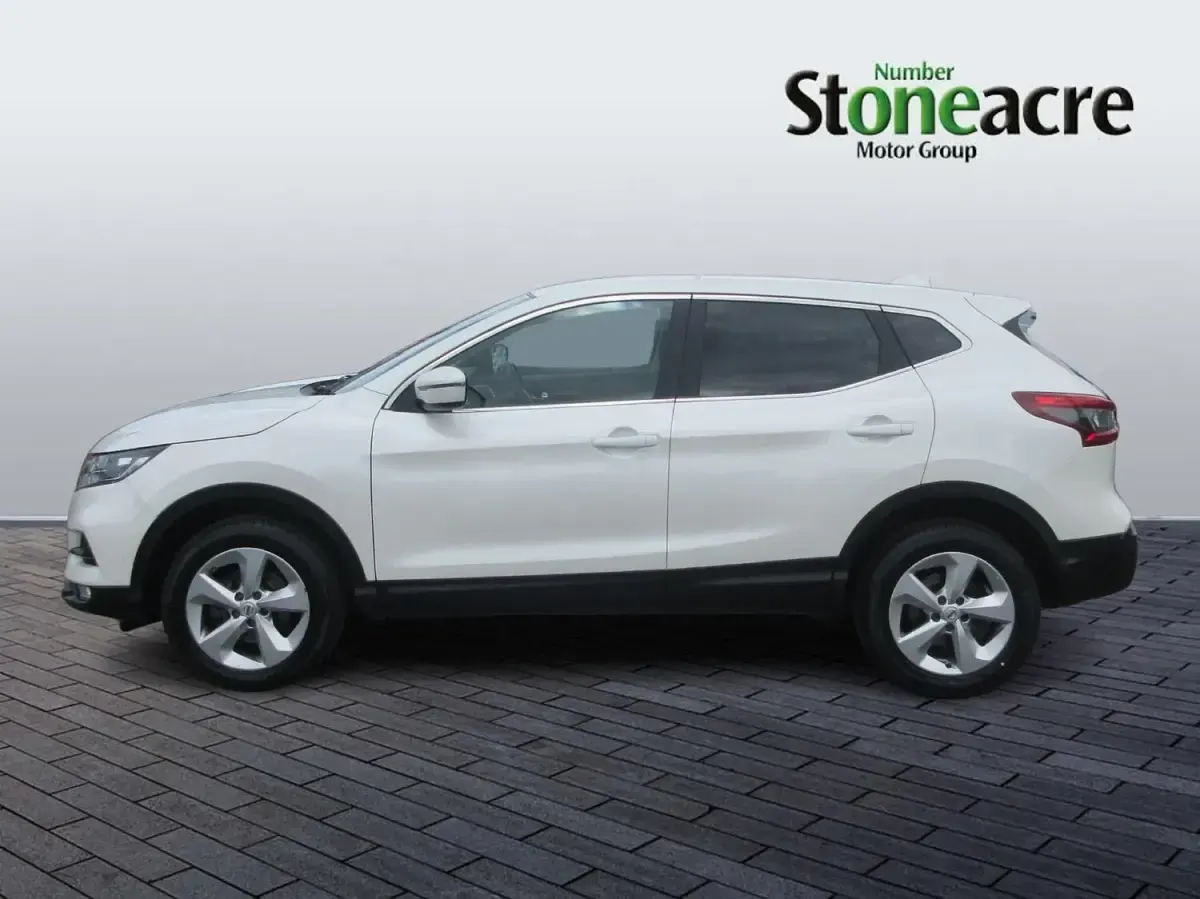 Used Nissan Qashqai Acenta Premium 115 HP (84 kW) 2019 White SUV