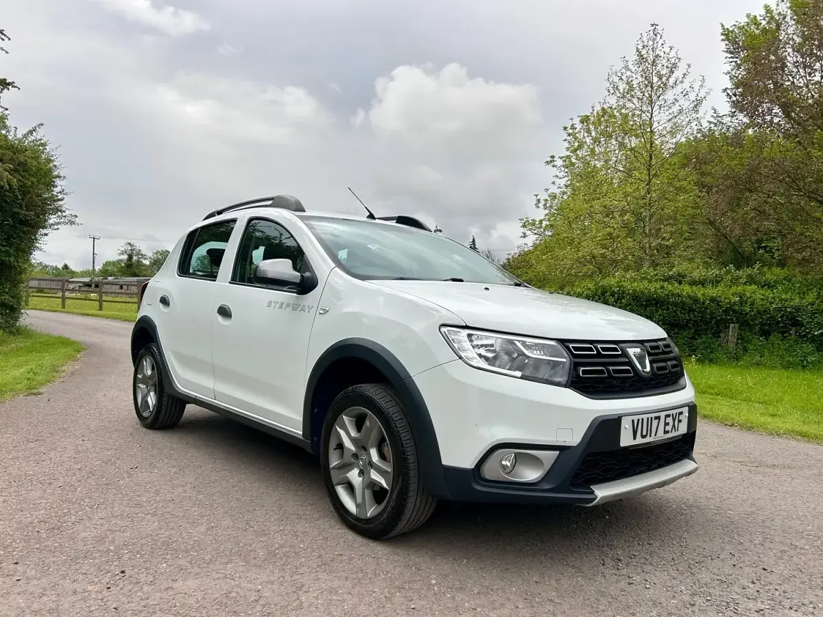 Used Dacia Sandero Lauréate 90 HP (66 kW) 2017 White Hatchback