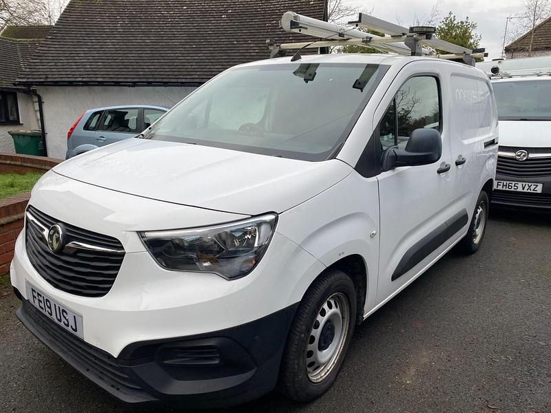 Used Vauxhall Combo Edition 100 HP (73 kW) 2019 White Van