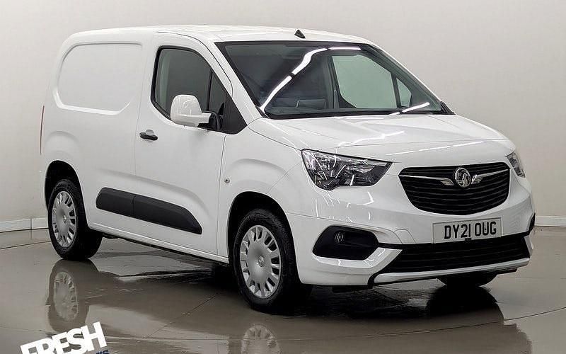 Used Vauxhall Combo Sportive 101 HP (74 kW) 2021 White jade MPV