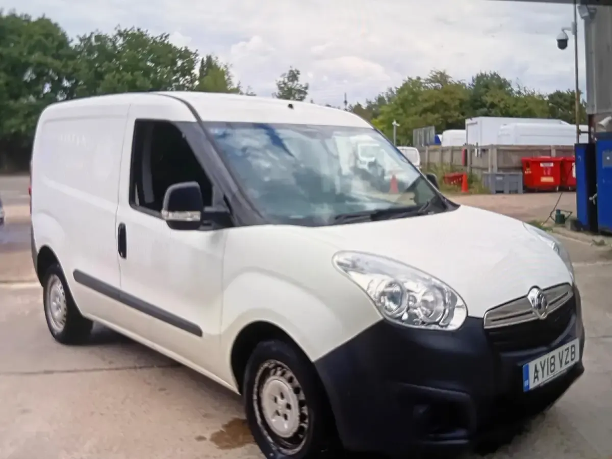 Used Vauxhall Combo 95 HP (69 kW) 2018 White MPV