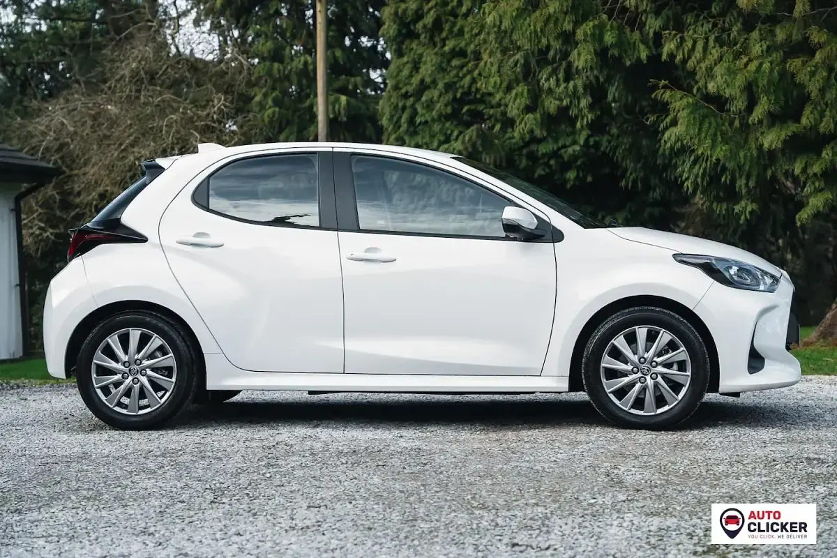 Used Toyota Yaris 116 HP (85 kW) 2023 White Hatchback
