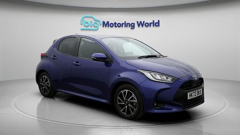 Used Toyota Yaris Hybrid Design 114 HP (83 kW) 2023 Blue Hatchback
