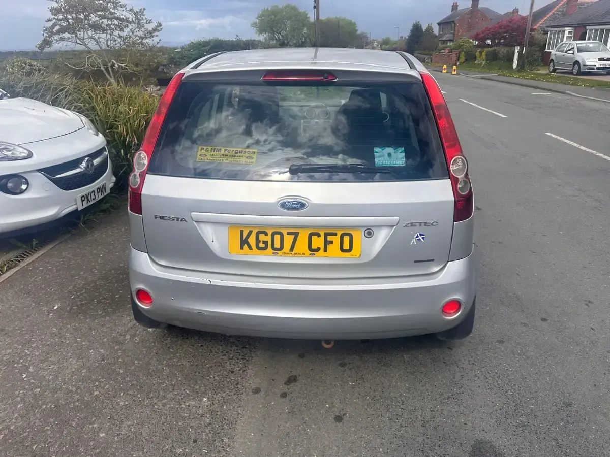 Used Ford Fiesta Zetec 67 HP (49 kW) 2007 Silver Hatchback
