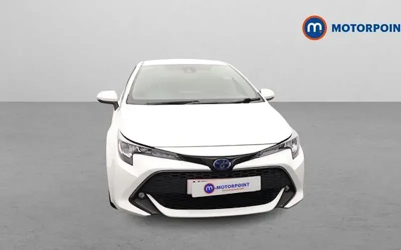Used Toyota Corolla 122 HP (89 kW) 2022 White Hatchback
