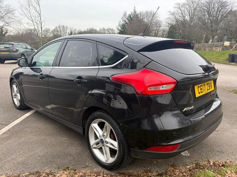 Used Ford Focus ST-Line 125 HP (91 kW) 2017 White Hatchback