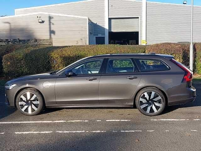 New Volvo V90 Plus 350 HP (257 kW) 2025 Metallic  platinum grey Estate