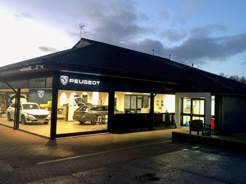 Used Peugeot 5008 GTi 130 HP (95 kW) 2023 Blue SUV