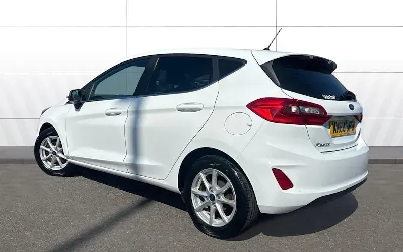 Usado Ford Fiesta Zetec 86 HP (63 kW) 2018 Branco Citadino