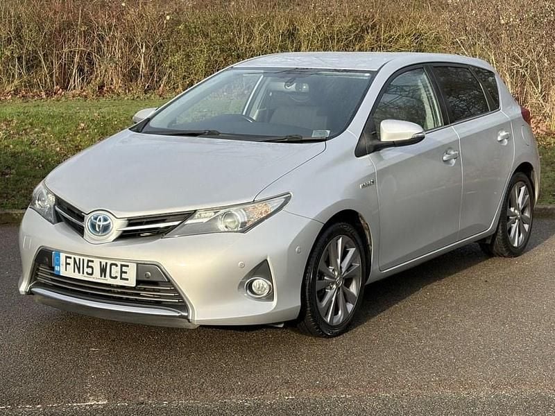 Used Toyota Auris 136 HP (100 kW) 2015 Silver Estate