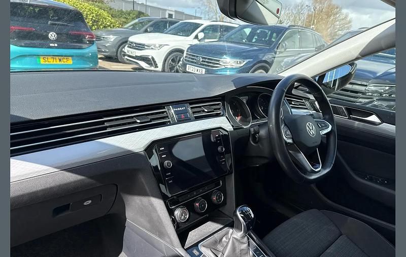 Used VW Passat SE 150 HP (110 kW) 2021 Black Sedan