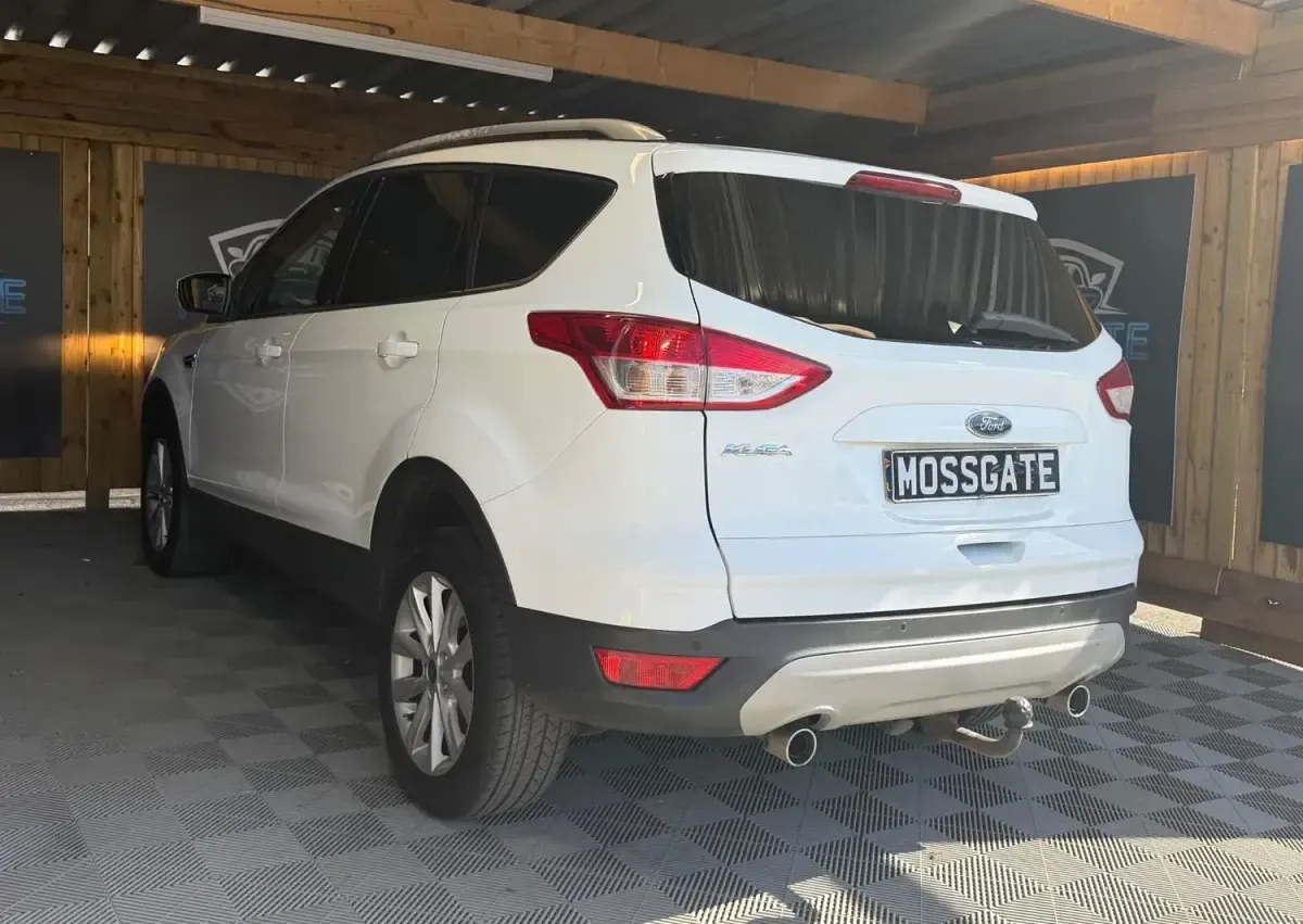 Begagnad Ford Kuga Titanium 180 HK (132 kW) 2016 Vit SUV