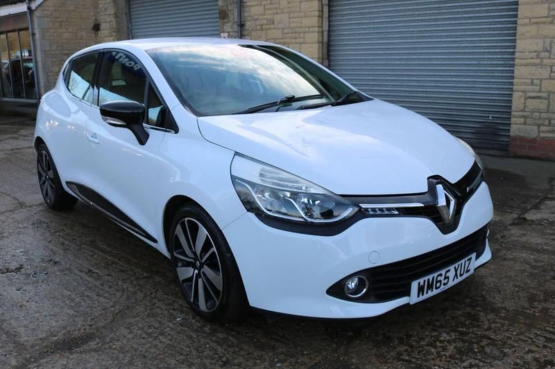 Used Renault Clio IV Dynamique 90 HP (66 kW) 2016 White Hatchback