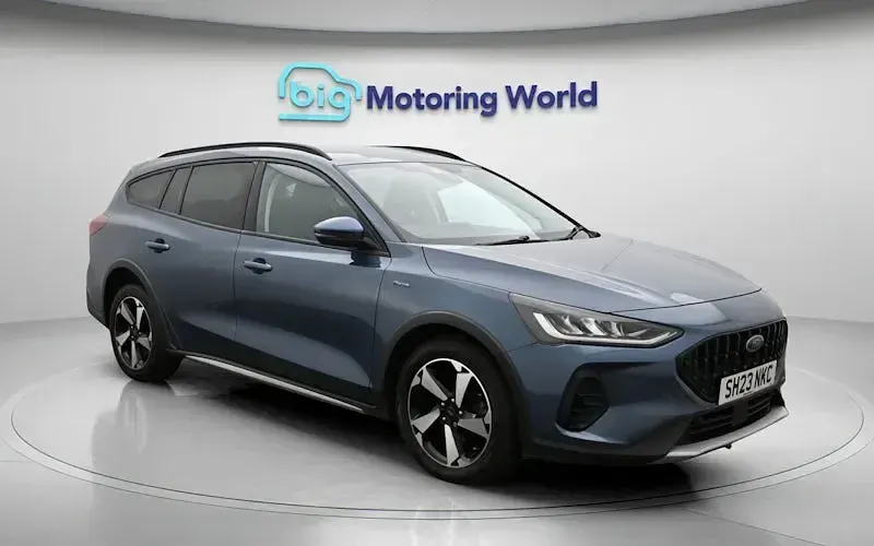 Used Ford Focus Active 155 HP (114 kW) 2023 Blue Estate