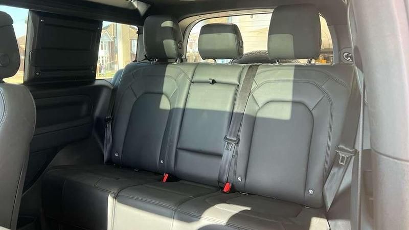 Usado Land Rover Defender HSE Dynamic 249 HP (183 kW) 2025 Branco SUV