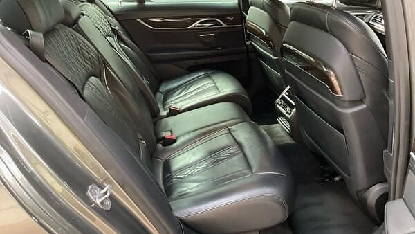 Usado BMW 730 Exclusive 2018 Gris Berlina