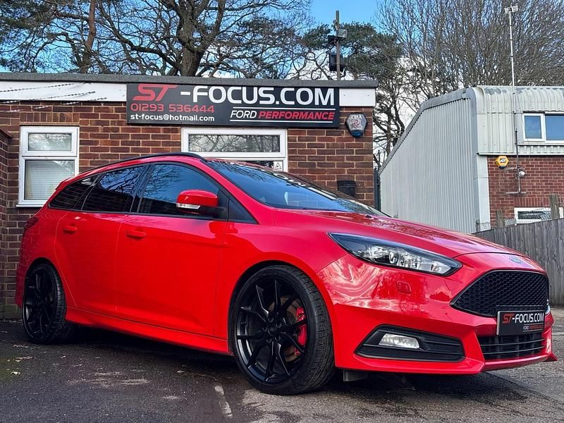 Used Ford Focus ST 250 HP (183 kW) 2017 Red Estate