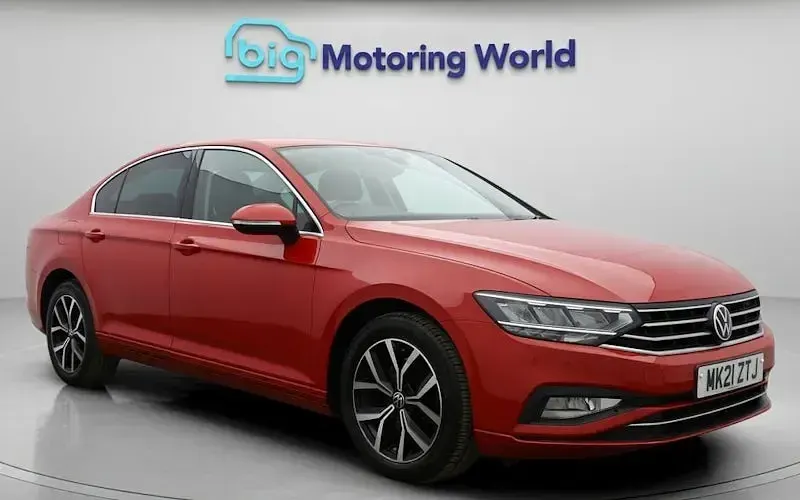 Begagnad VW Passat SEL 150 HK (110 kW) 2021 Röd Sedan
