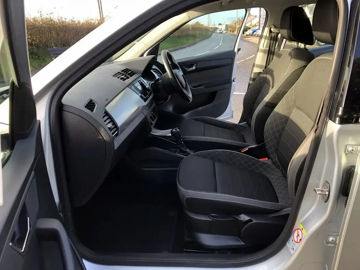 Used Skoda Fabia SE 110 HP (80 kW) 2018 Silver Estate