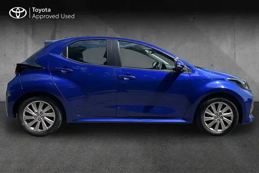 Used Toyota Yaris 114 HP (83 kW) 2023 Blue Hatchback