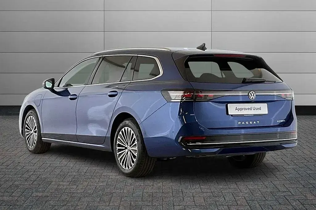New VW Passat Elegance 204 HP (150 kW) 2026 Blue Estate
