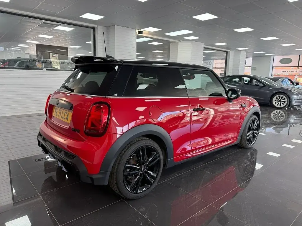 Used Mini Cooper Hatch 136 HP (100 kW) 2021 Red Hatchback